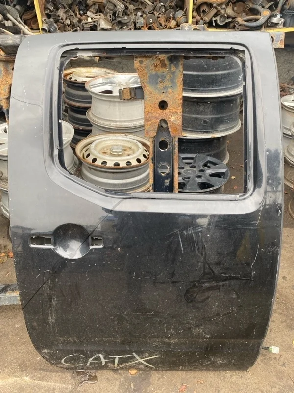 Дверь задняя правая Nissan Navara (D40) 2004-2015 2008 82100EB332