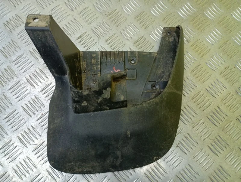 Брызговик передний правый Mitsubishi L200 (2006-2015) 2013 5370B204 ПИКАП 2.5 D 4D56