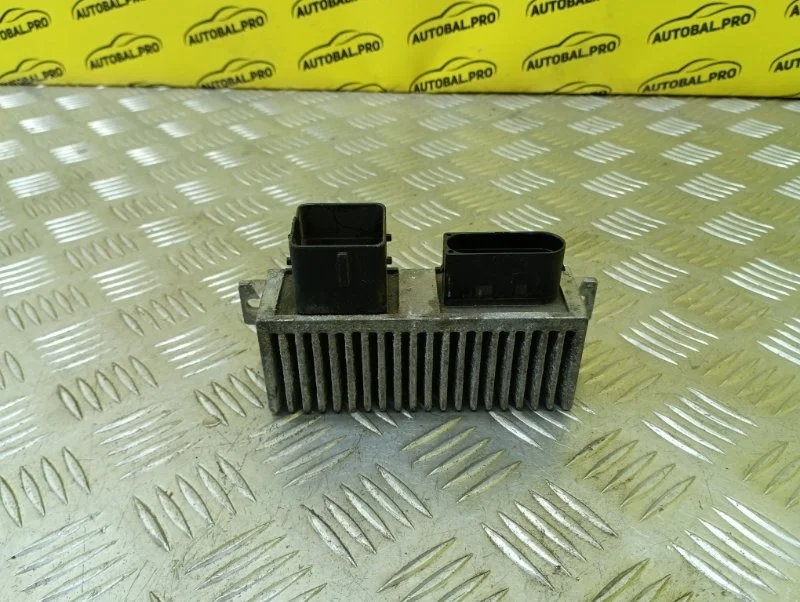 Реле свечей накала Dacia Duster 2010-2017 2016 8200558438 1.6 I