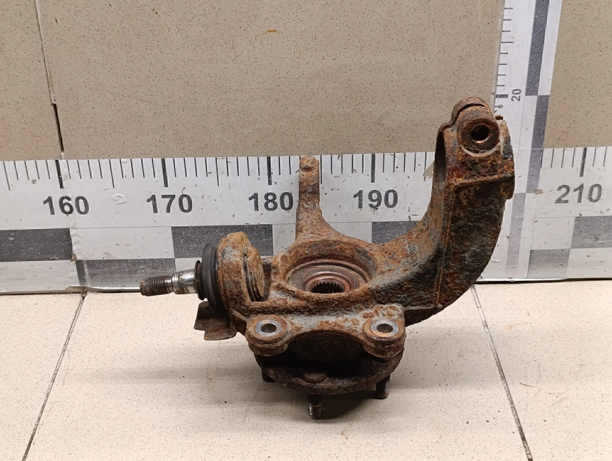 Кулак поворотный передний левый Transit/Tourneo Connect 2002-2013