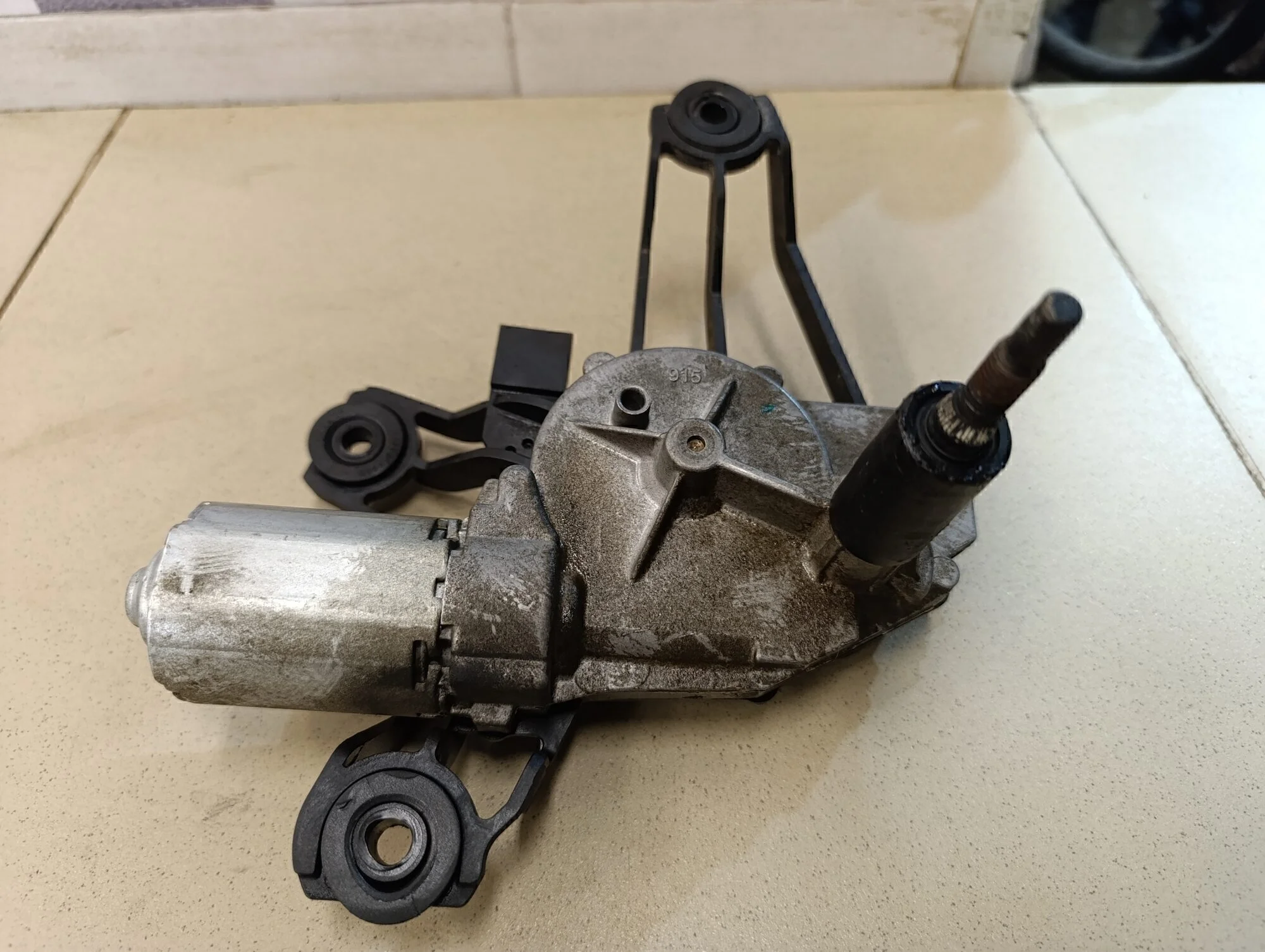 Моторчик стеклоочистителя задний Berlingo 1996-2002