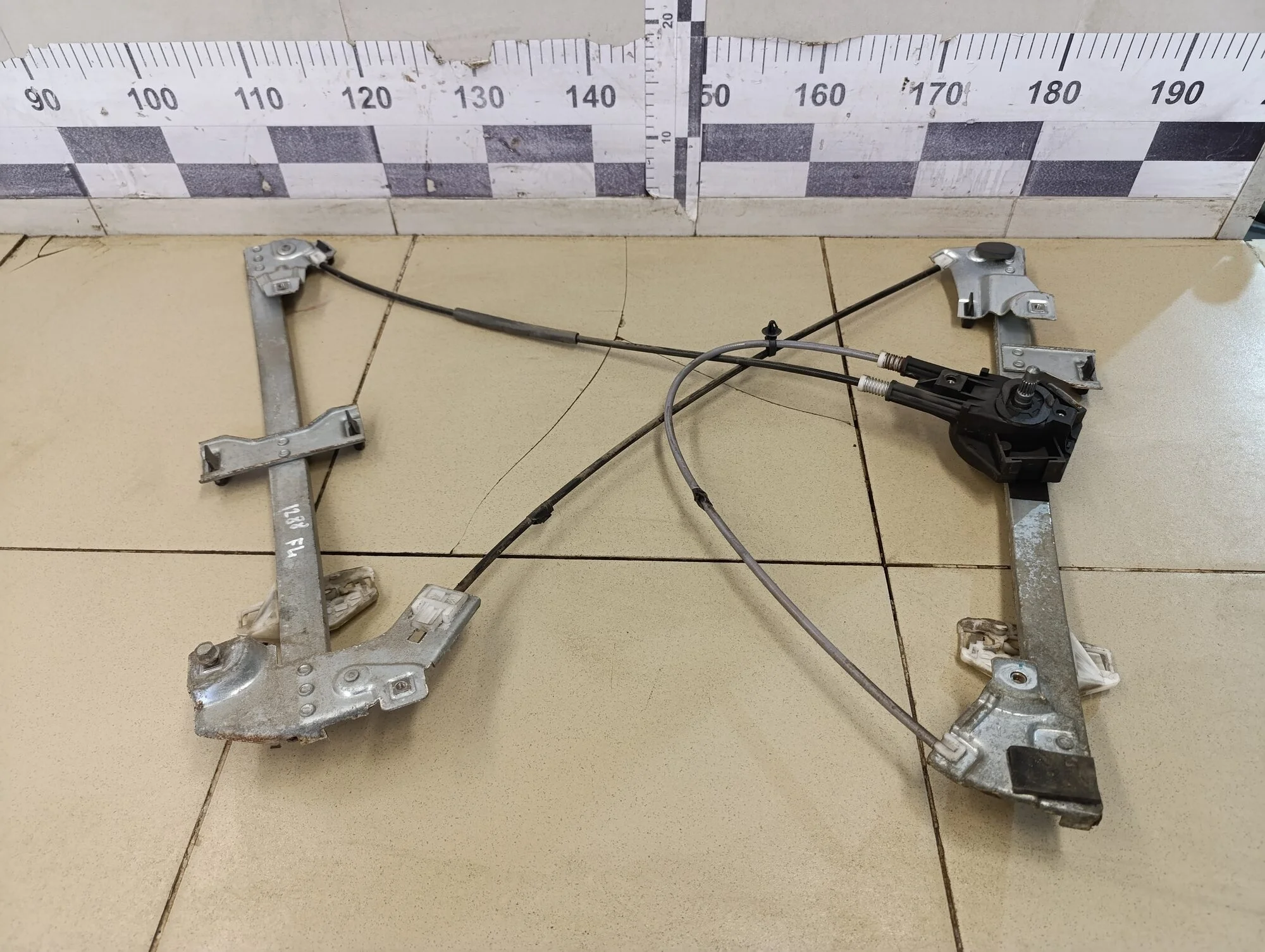 Стеклоподъемник механ. передний левый Berlingo(FIRST) (M59) 2002-2010