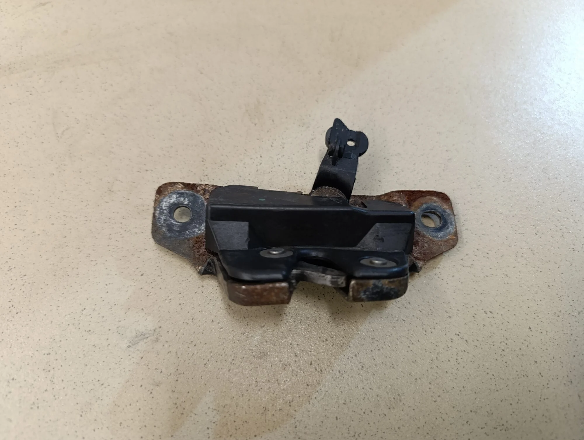 Замок багажника 206 1998-2012