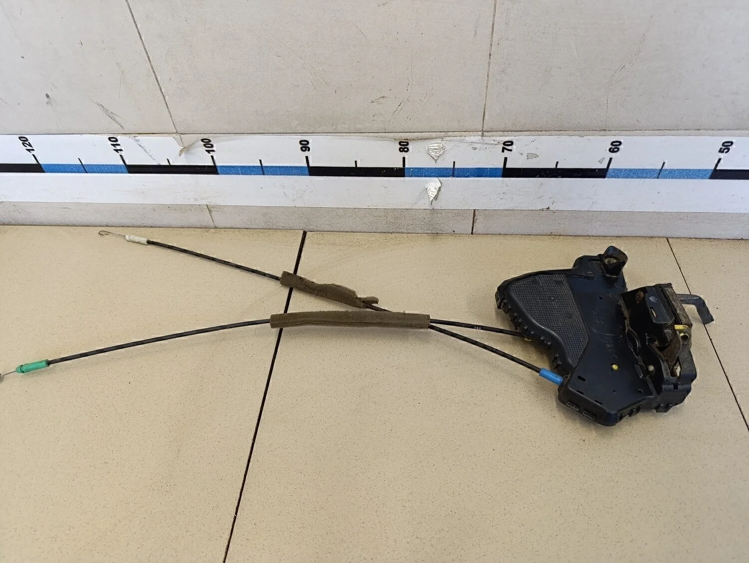 Замок двери передней левой Corolla E12 2001-2006