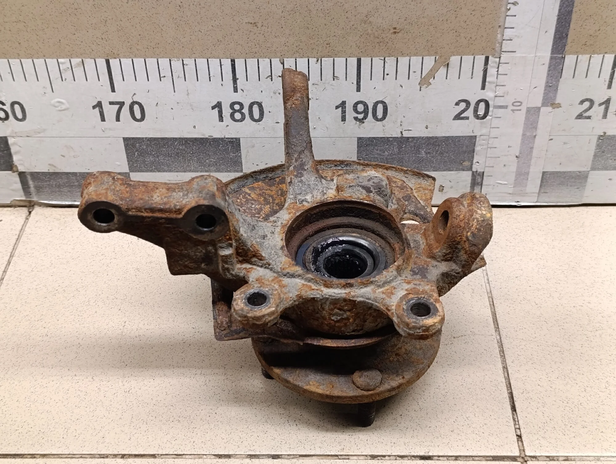 Кулак поворотный передний правый Almera Classic (B10) 2006-2013