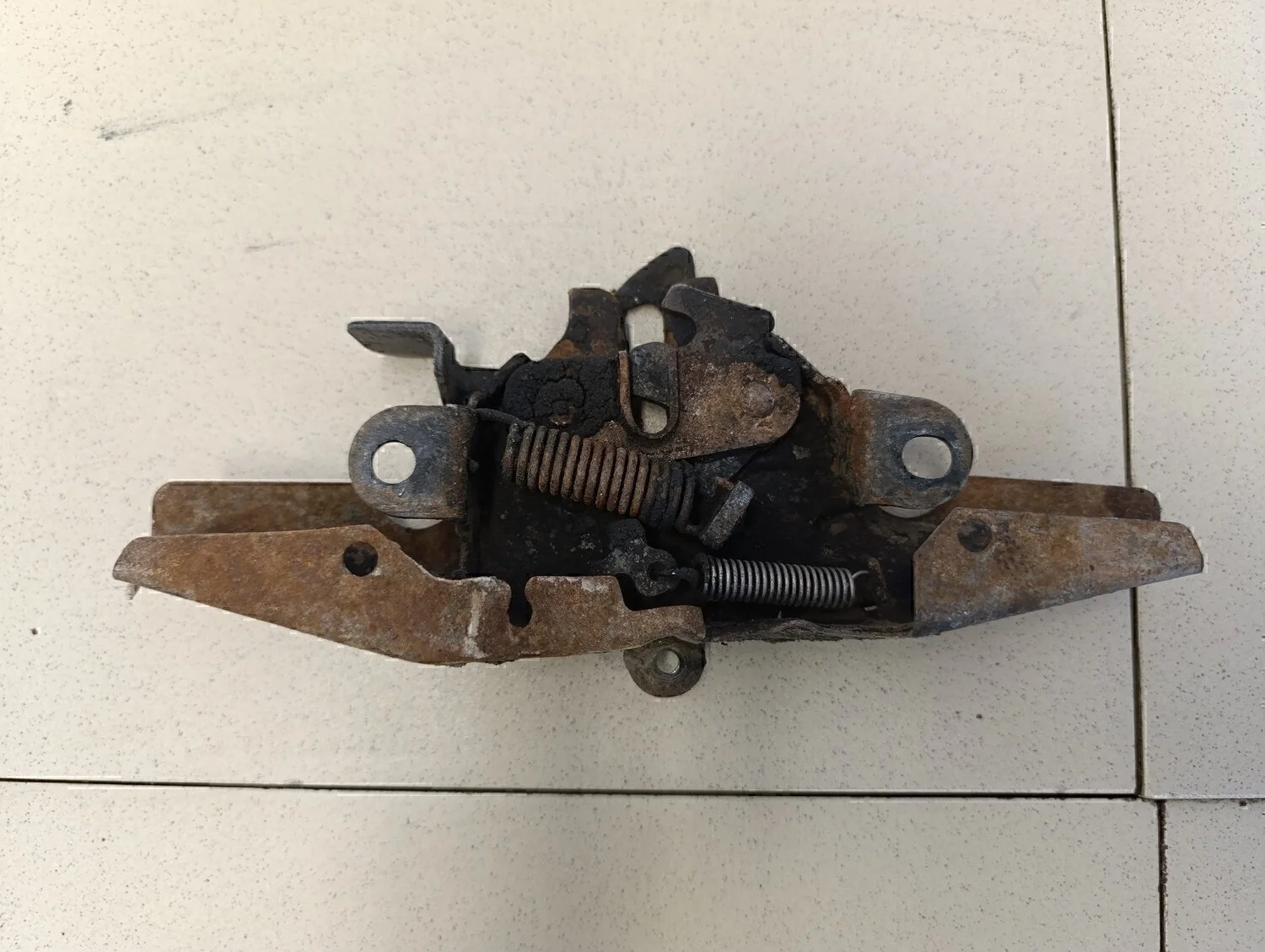 Замок капота Corolla E12 2001-2006