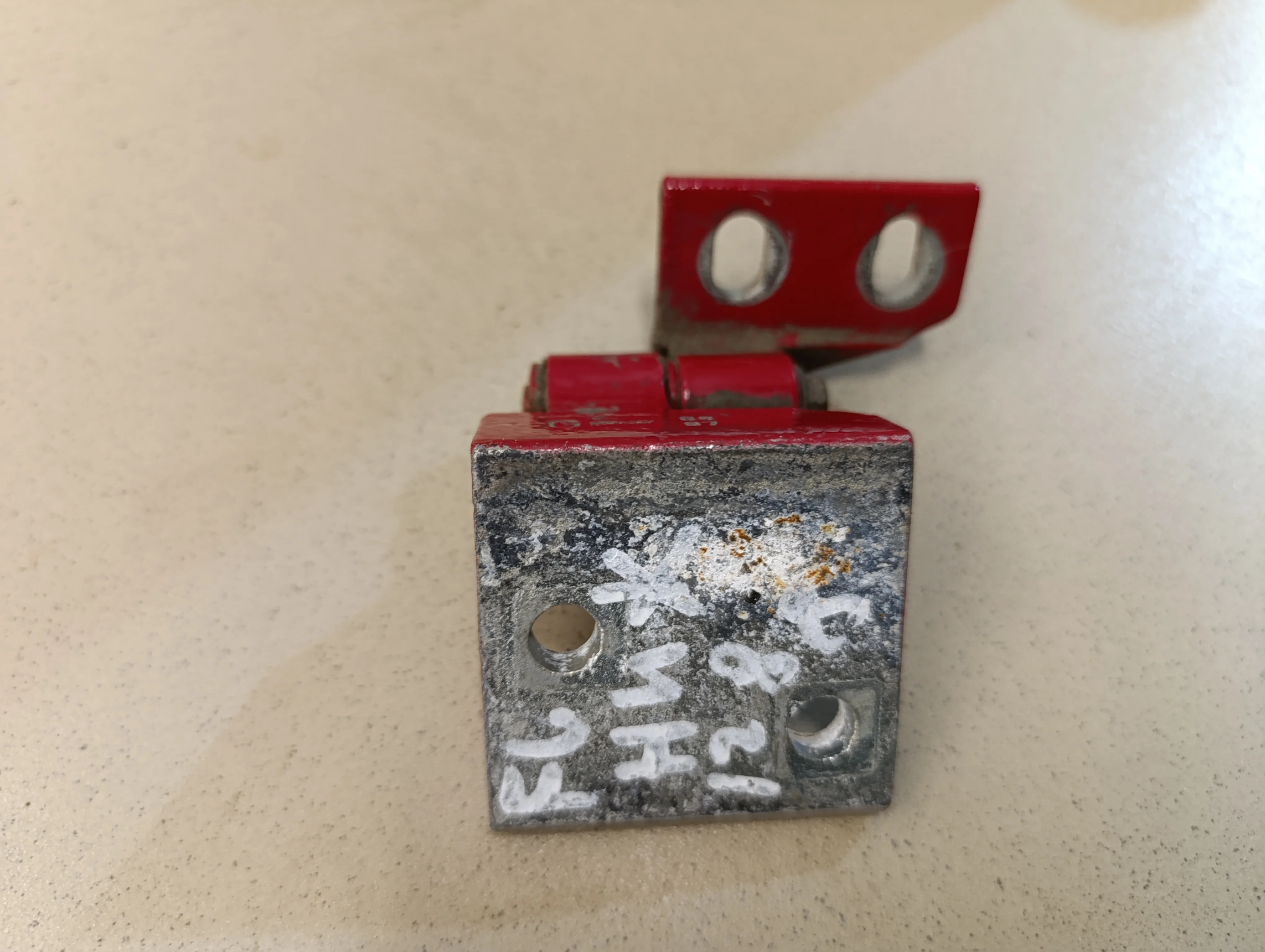 Петля двери передней левой нижняя Berlingo 1996-2002