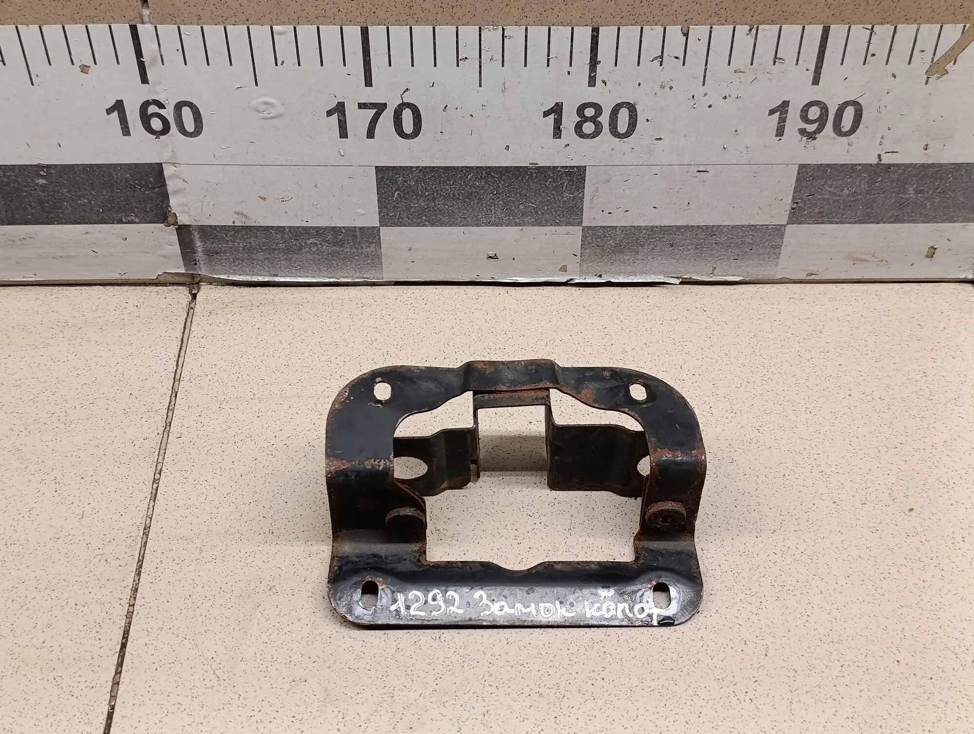 Кронштейн замка капота Transit/Tourneo Connect 2002-2013