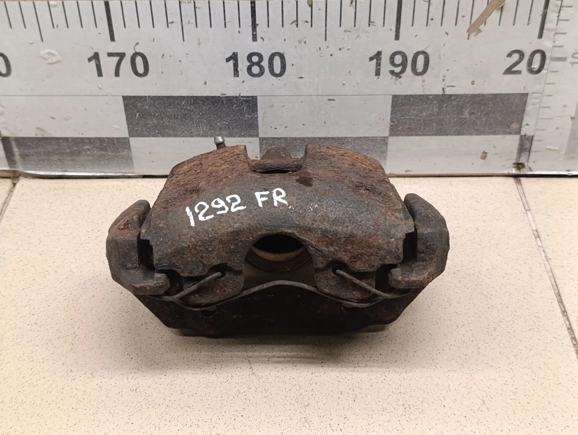 Суппорт передний правый Transit/Tourneo Connect 2002-2013