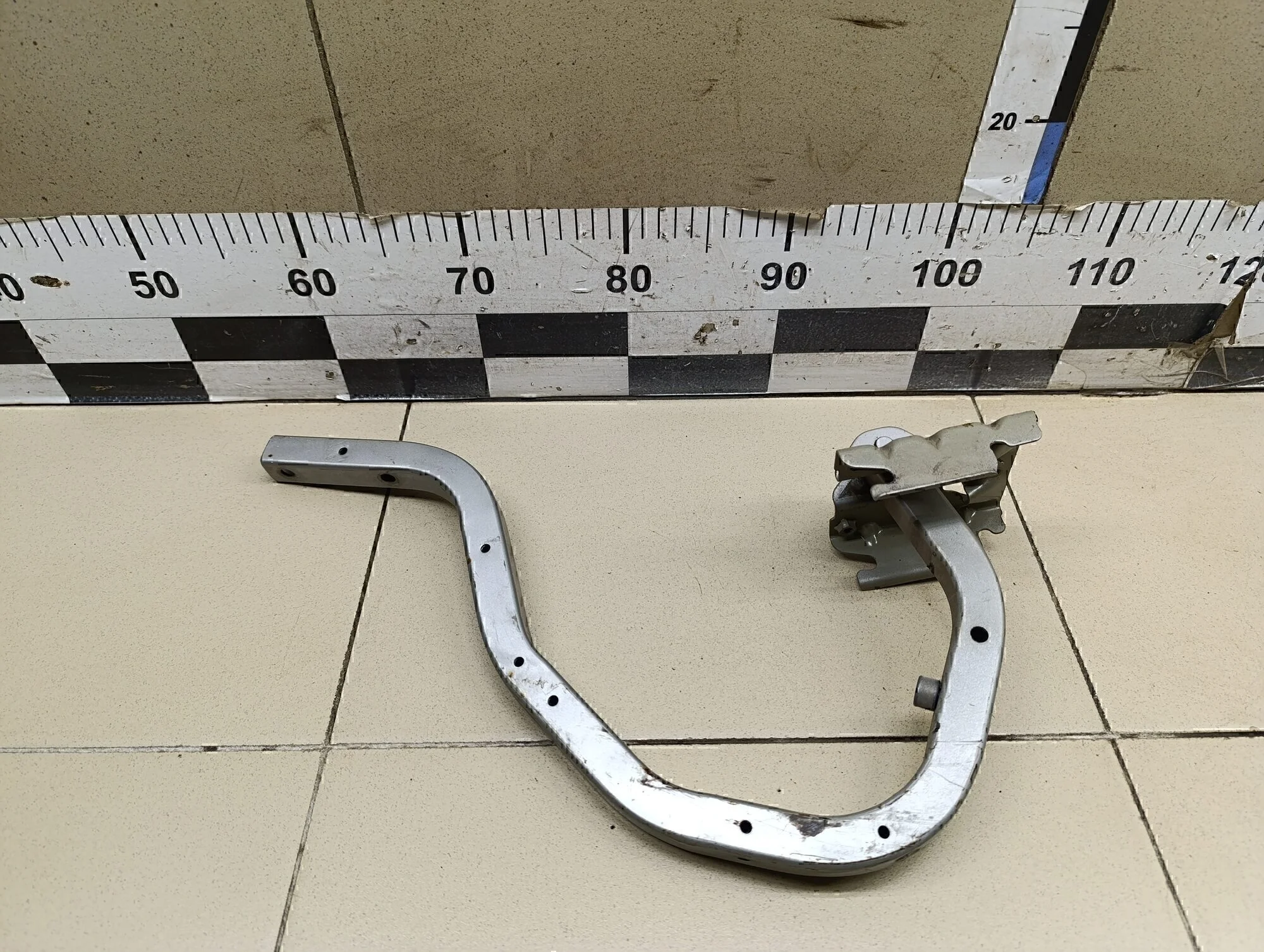 Петля крышки багажника Almera N16 2000-2006