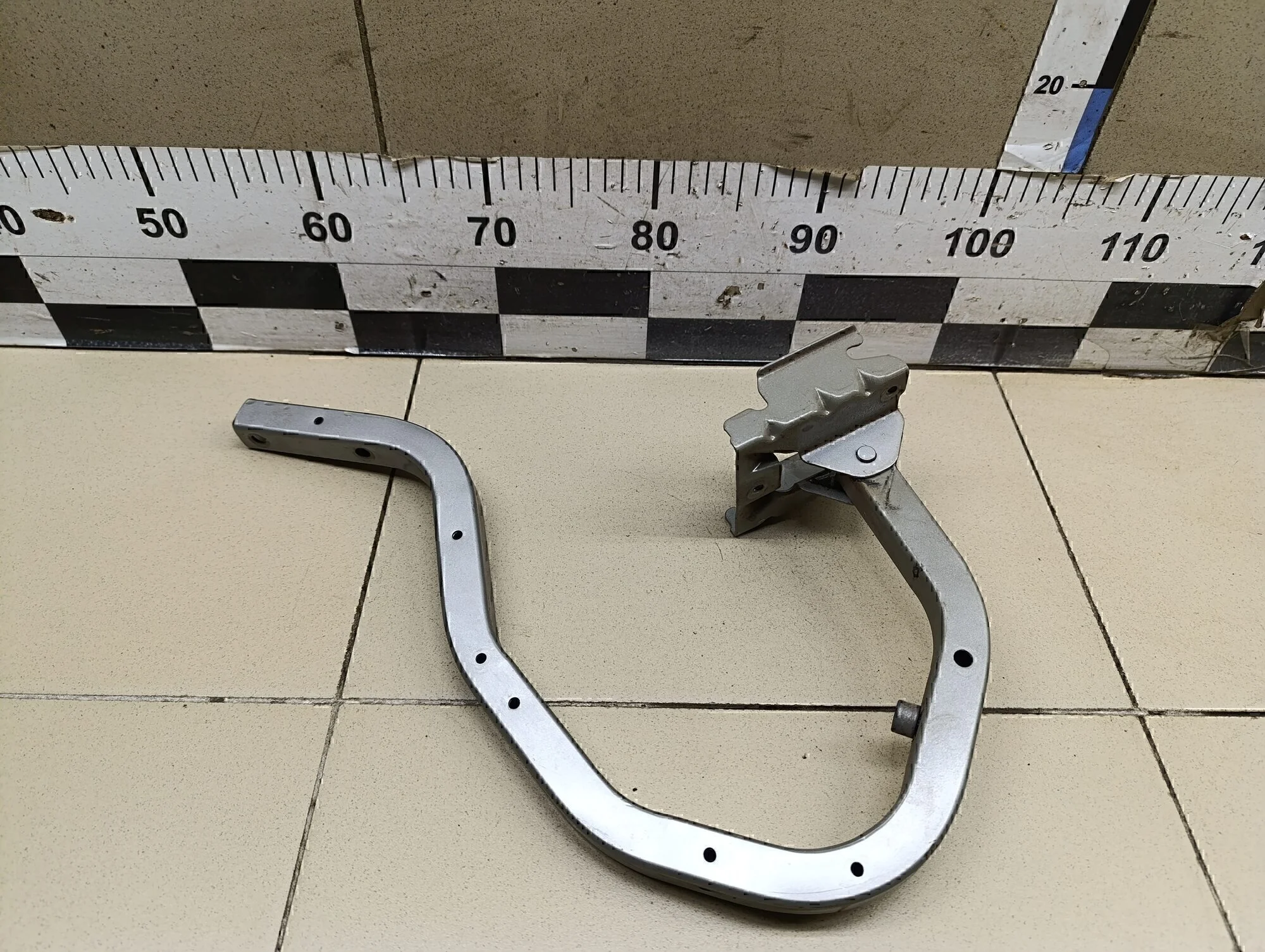 Петля крышки багажника Almera N16 2000-2006