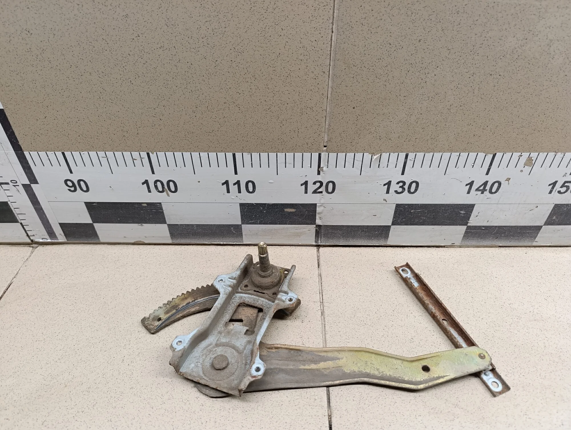 Стеклоподъемник механ. задний левый Almera Classic (B10) 2006-2013