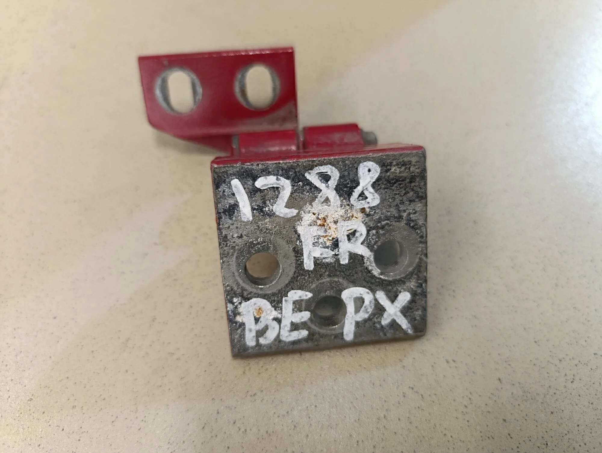 Петля двери передней правой верхняя Berlingo 1996-2002