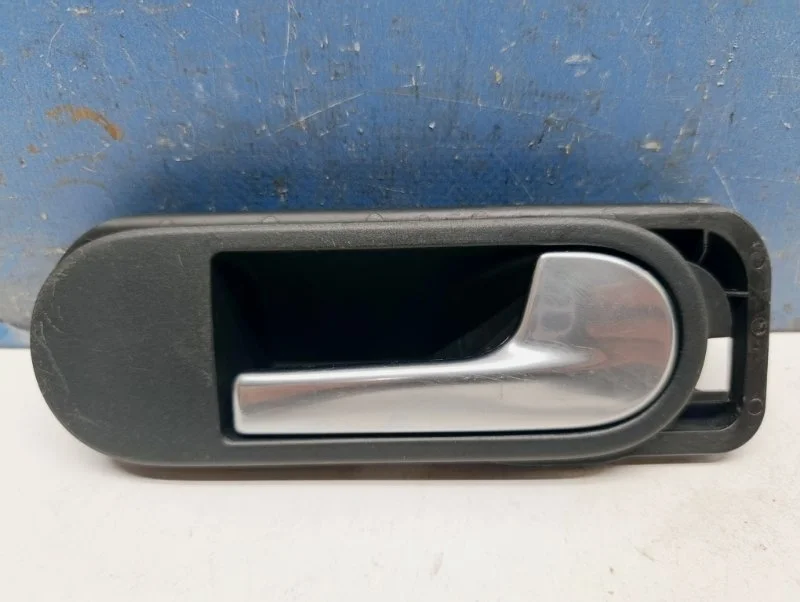 Ручка двери внутренняя Volkswagen Golf Plus 2005 - 2014 5M0837198, задняя правая