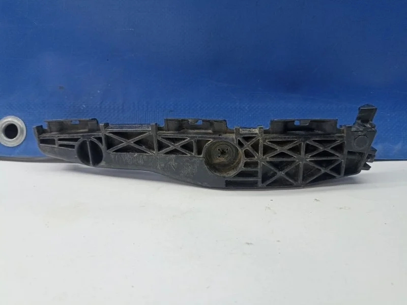 Кронштейн бампера Toyota RAV 4 III 2006 - 2013 5256242031, задний правый