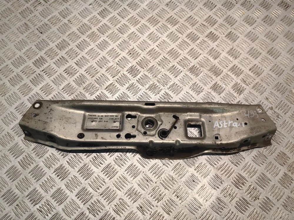 Передняя панель (телевизор) Opel Astra H