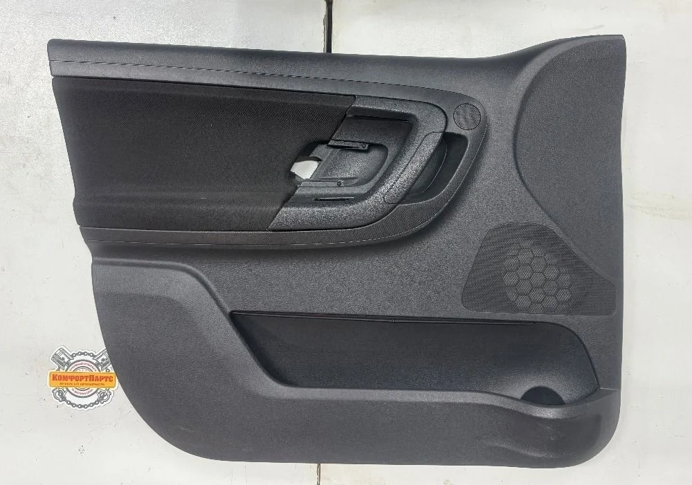 Обшивка (карта) двери передней левой Skoda Fabia II (2007—2010)