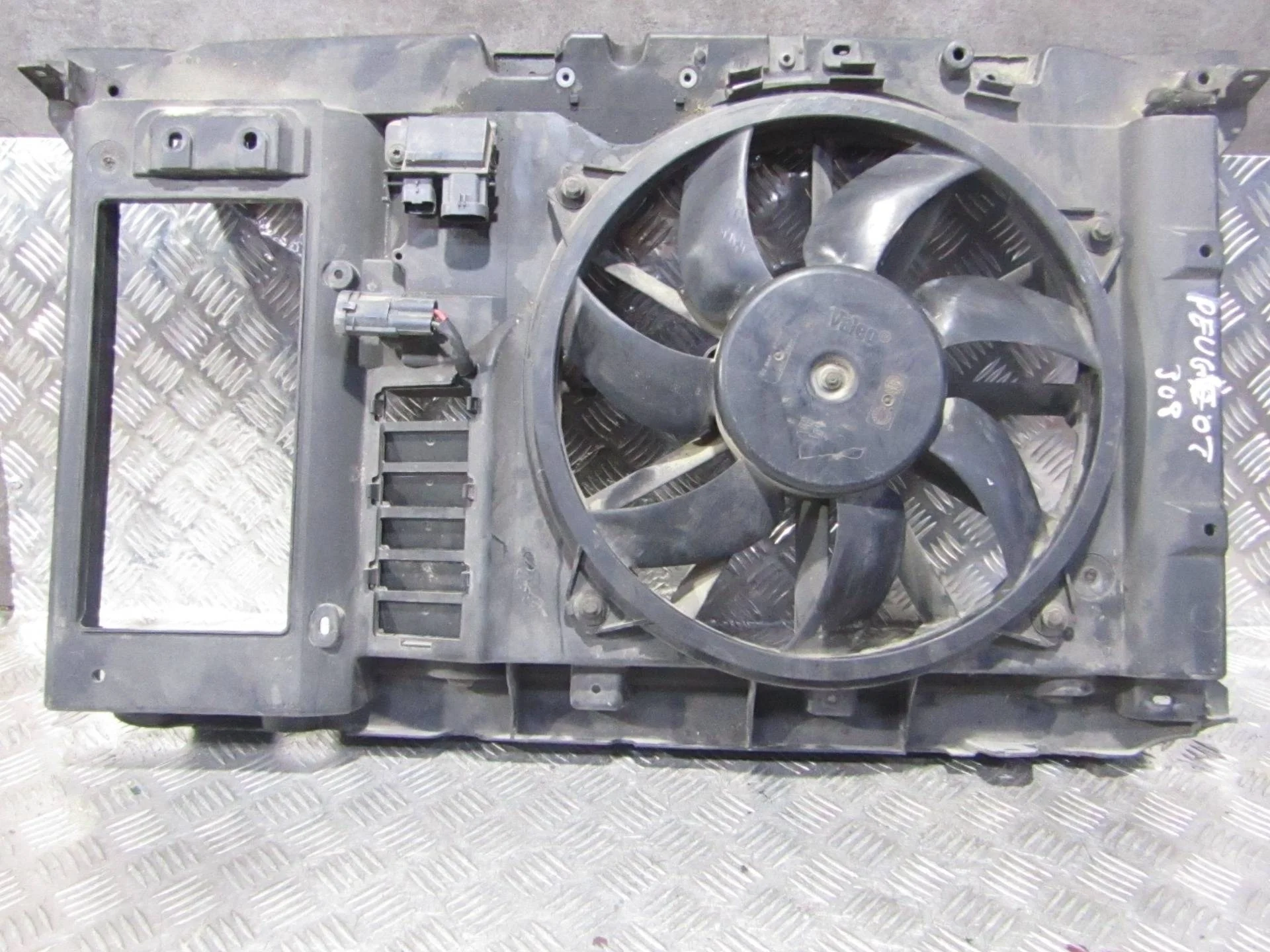 вентилятор охлаждения Peugeot 308 T7