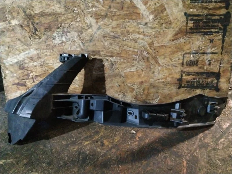 Кронштейн бампера Volkswagen Touareg 2008 7L7