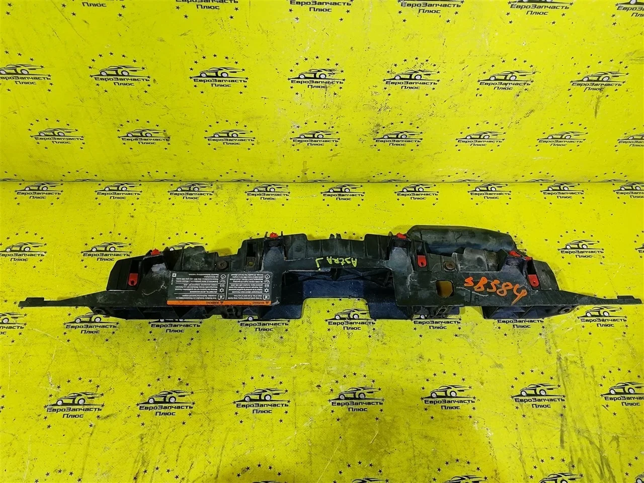 Кронштейн бампера Opel Astra 13264477 J, передний