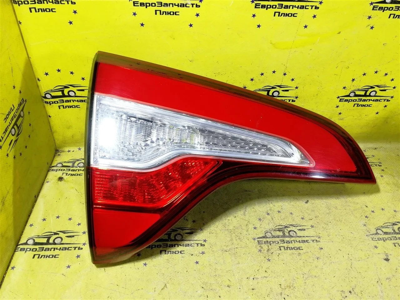 Фонарь крышки багажника Kia Sorento 2 924052P600 XM, задний левый