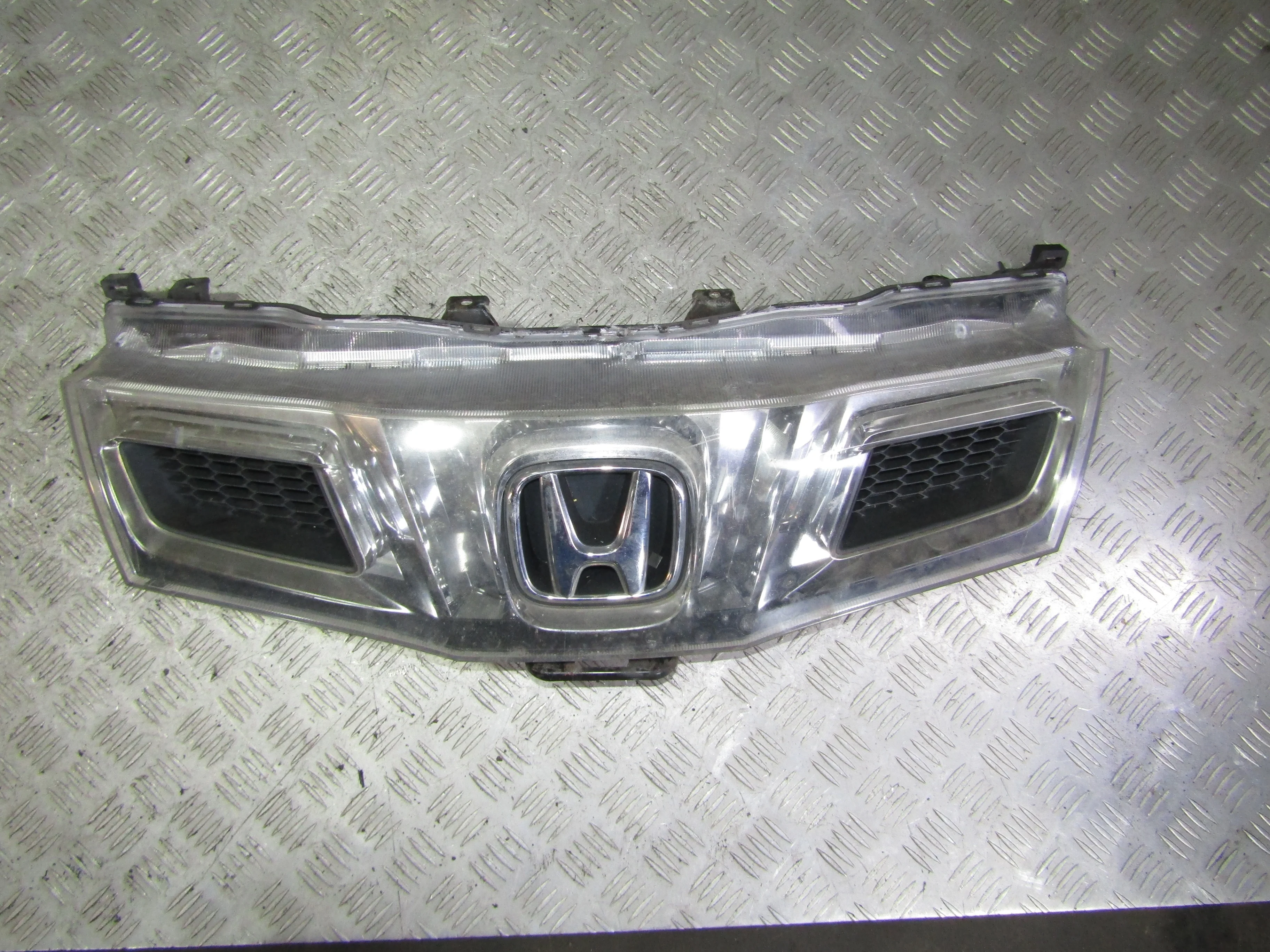 Решетка радиатора (люстра) HONDA Civic VIII (2005