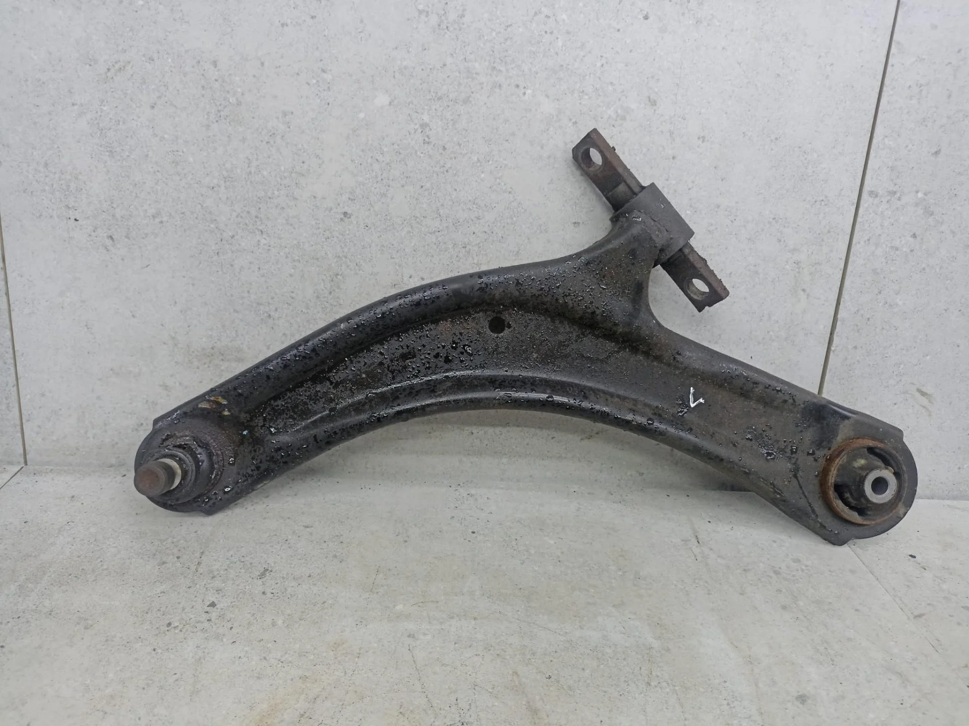 Рычаг передний левый Nissan X-Trail T31 2009