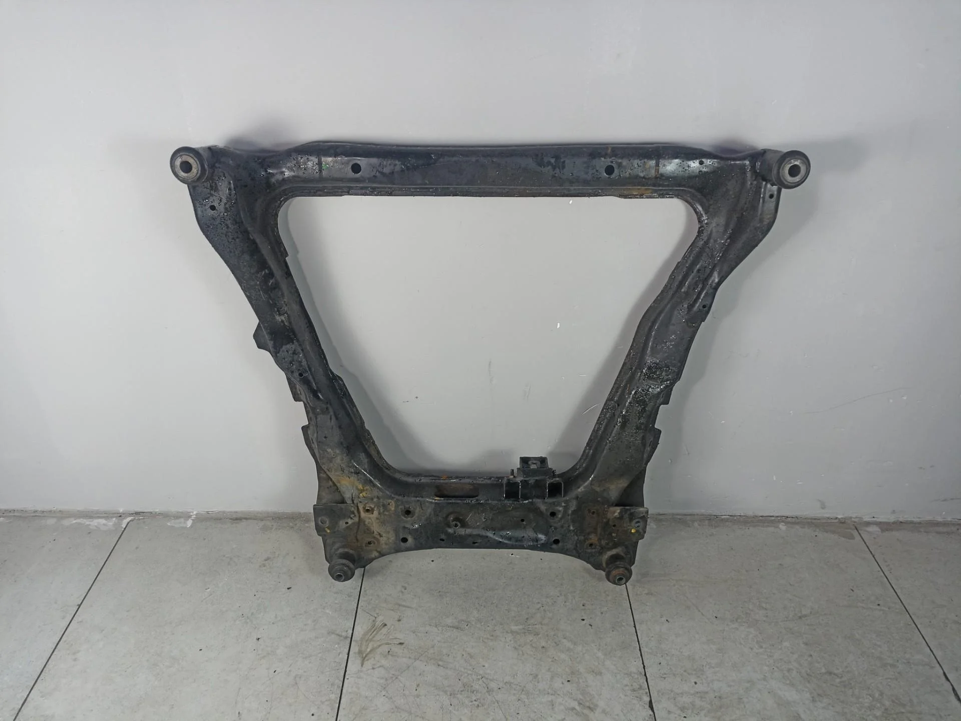 Передняя балка (подрамник) Nissan X-Trail