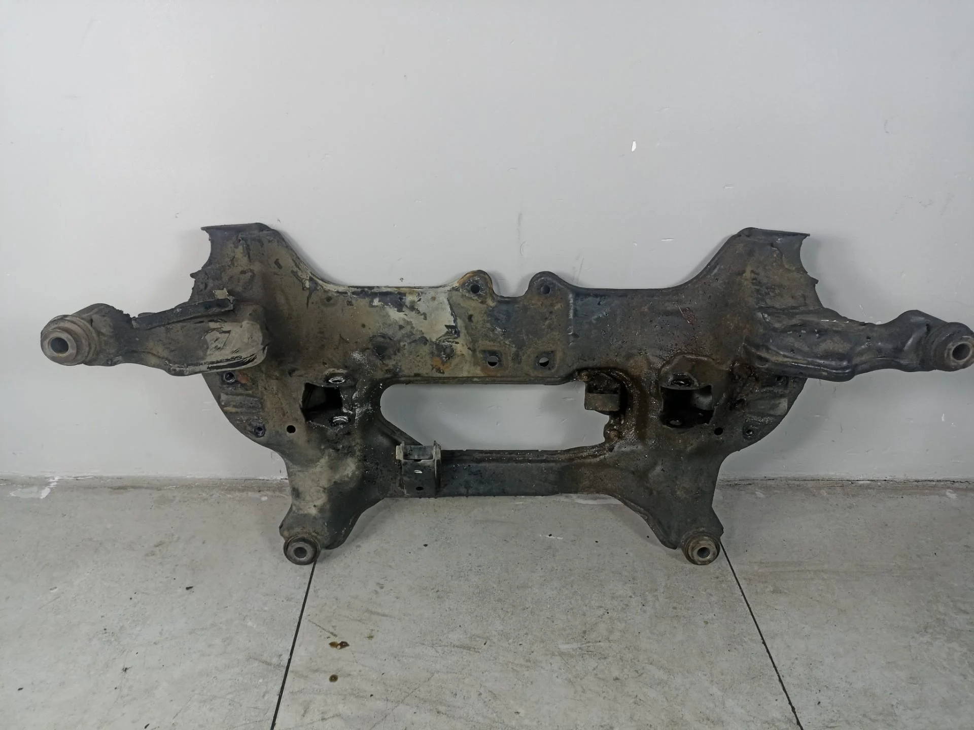 Передняя балка (подрамник) Nissan X-Trail