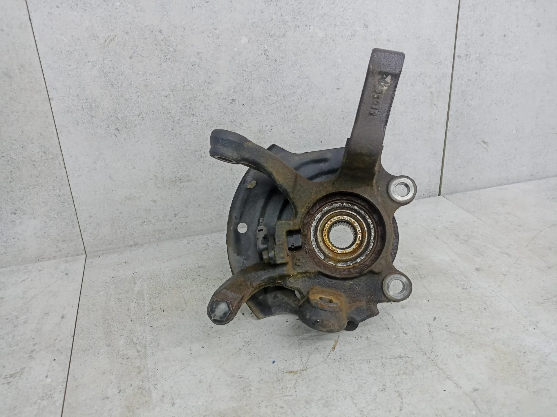 Кулак левый Nissan X-Trail T30 рест. 2005