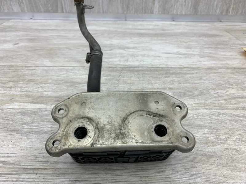 Радиатор масляный Volvo V70 2005 31201912 УНИВЕРСАЛ D5244T