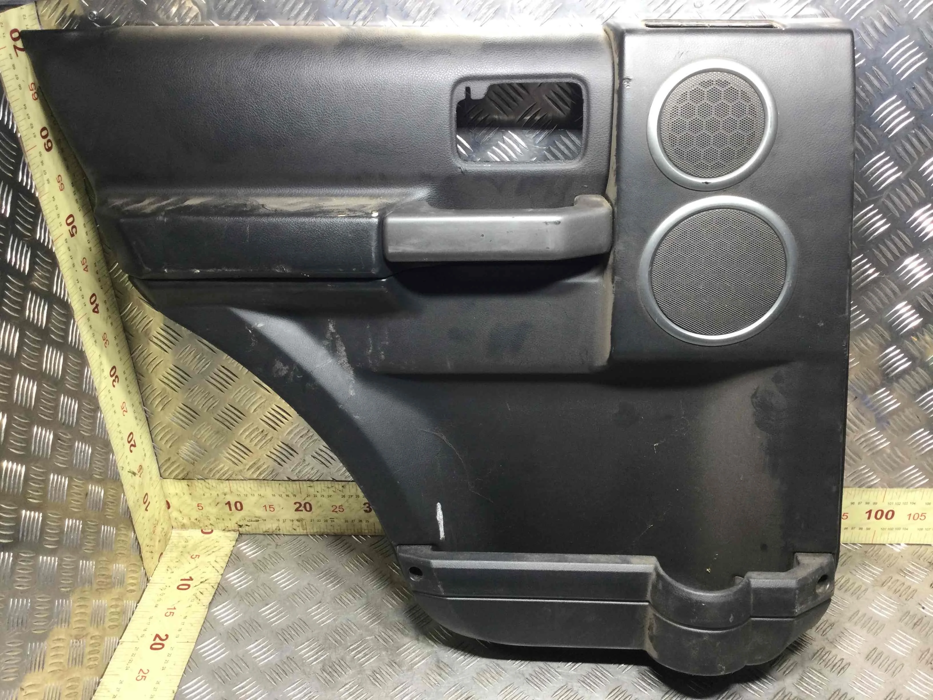 Обшивка двери задней левой (дверная карта) Land Rover Discovery Discovery III (LA) 2004 - 2009 дизель 2.7 TD Механика