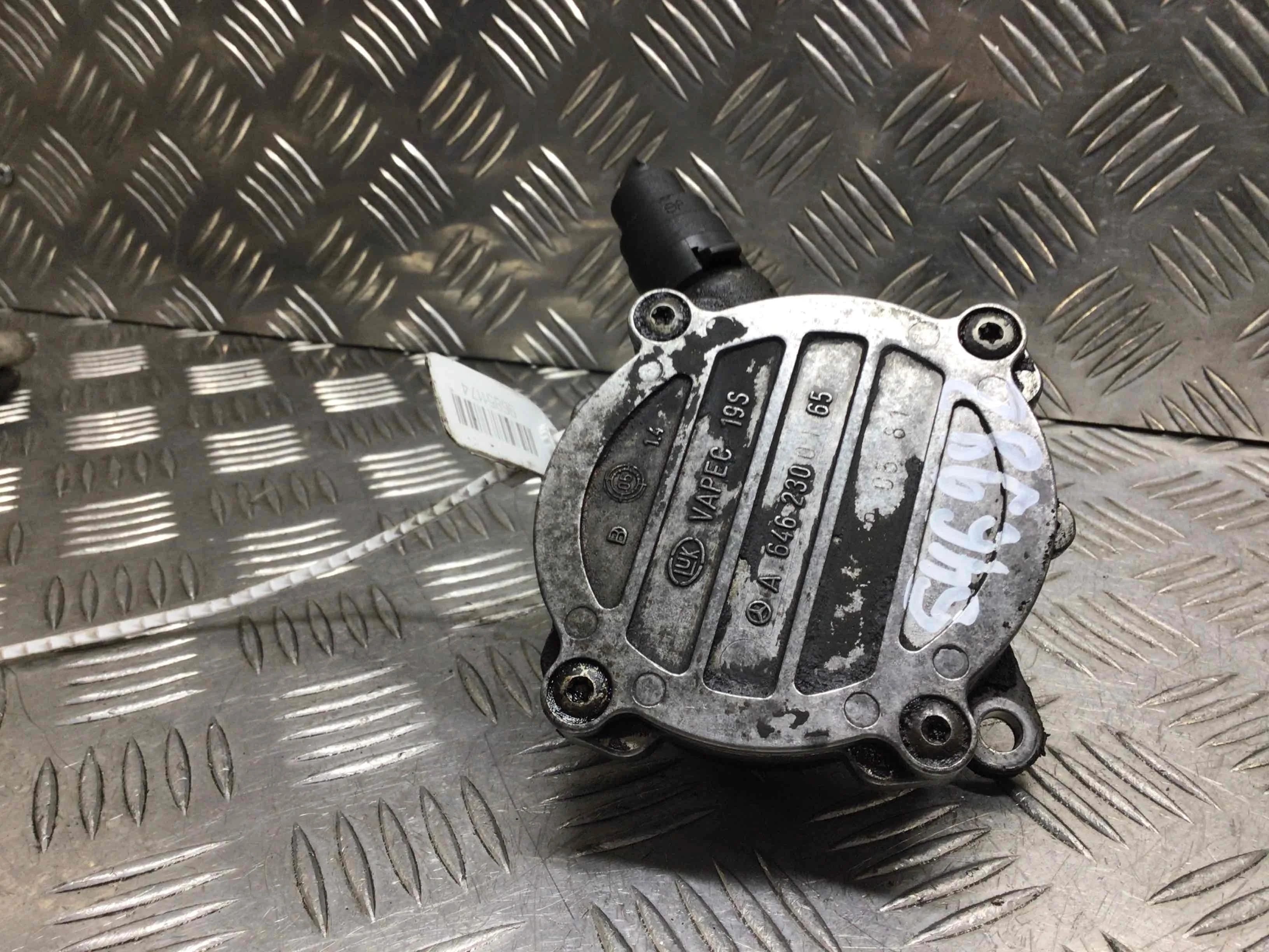 Насос вакуумный Mercedes Vito W639 (2003-2010) дизель 2.2 CDI Механика Микроавтобус