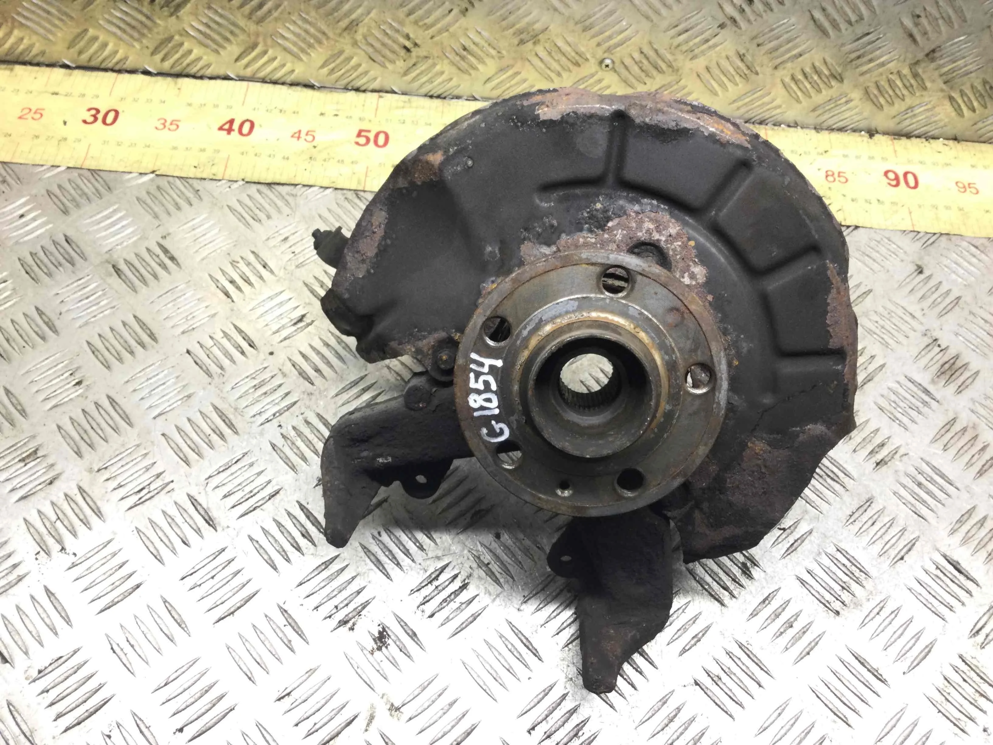 Ступица передняя левая SEAT Ibiza 3 поколение (2001-2006) бензин 1.2 i Механика Х/б