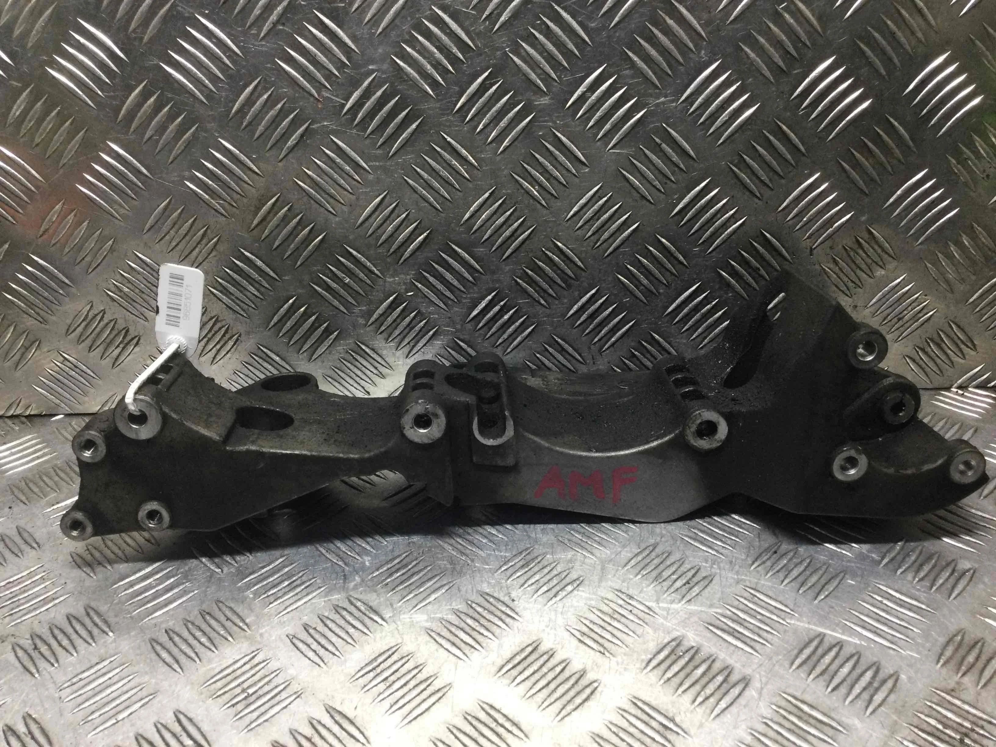 Кронштейн генератора Audi A2 A2 (8Z) 2000 - 2005 дизель 1.4 TDI Механика