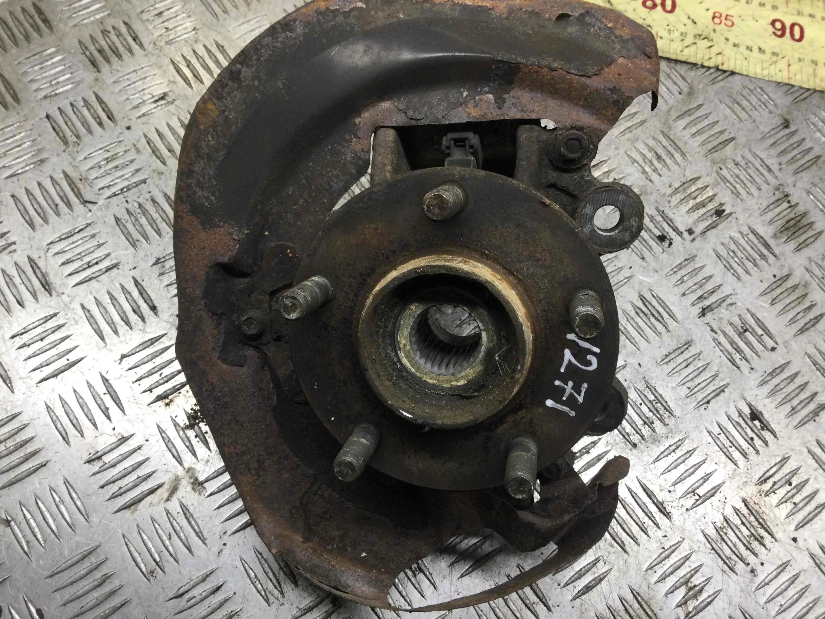 Ступица передняя правая Mazda 5 1 поколение (2005-2008) бензин 1.8 i Механика Минивэн