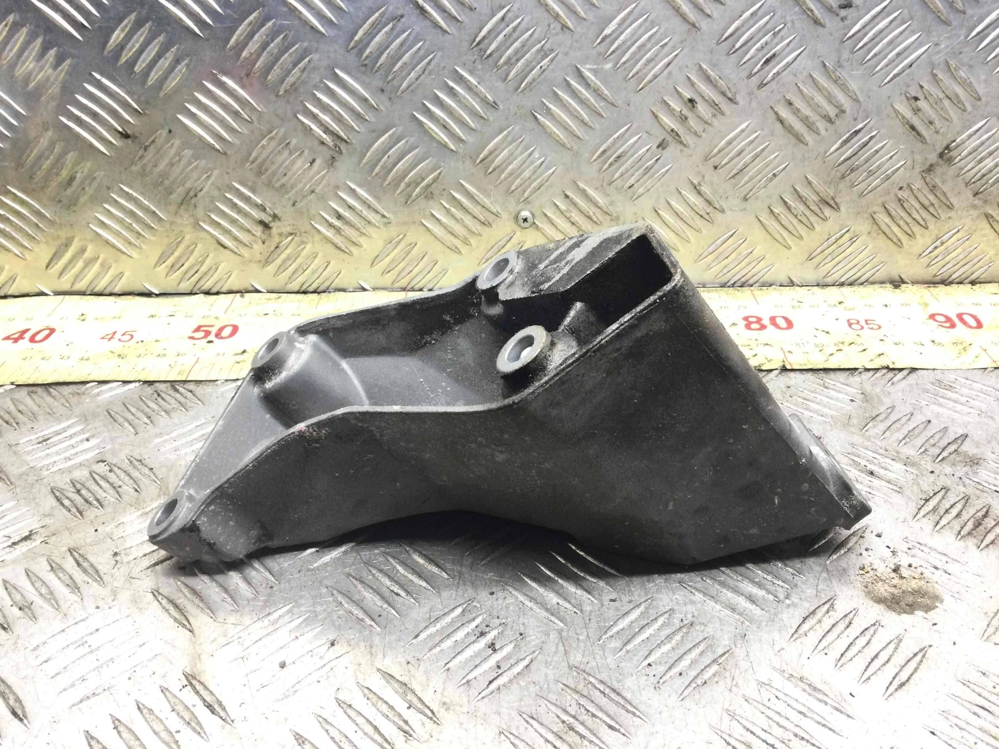 Кронштейн двигателя Audi A6 C5/4B (1997-2004) бензин 2.0 i Механика Седан