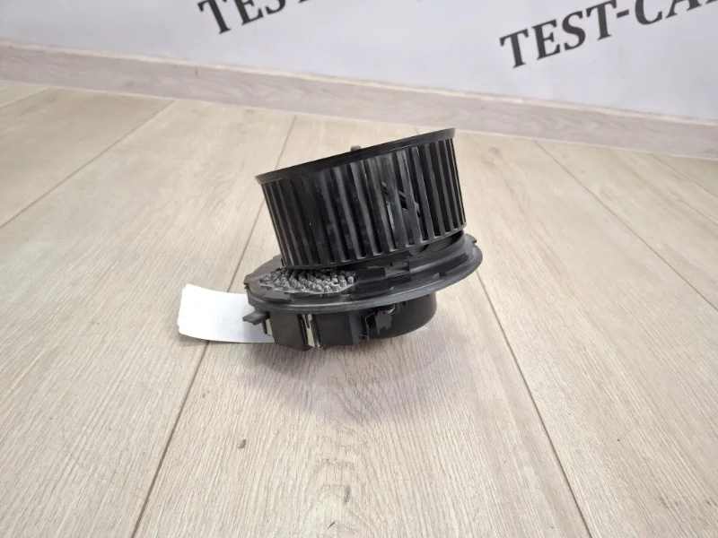 Моторчик отопителя VW Tiguan 2012-2018 5N