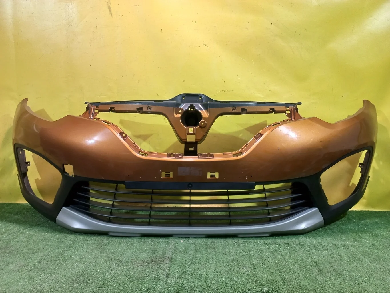 Бампер передний  Renault Kaptur 2016  620222535R 35780