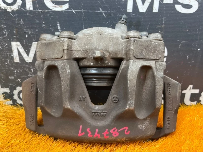 Суппорт Mercedes-Benz E-Class 2009 A2044213681 C207 272.961, передний правый