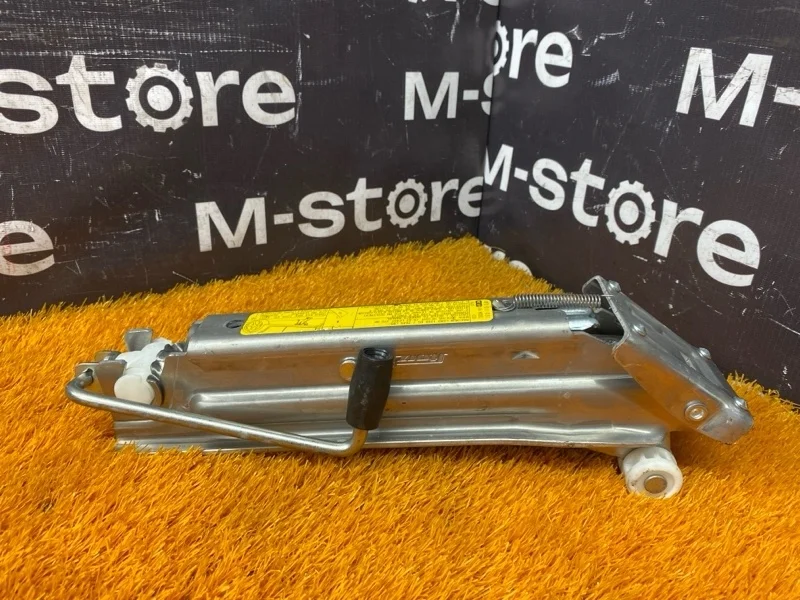 Домкрат Audi A6 2009 4F0011031 C6/4F CCEA