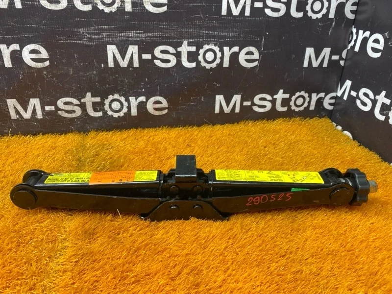 Домкрат Mercedes-Benz R-Class 2010 A1645800118 W251 272.967