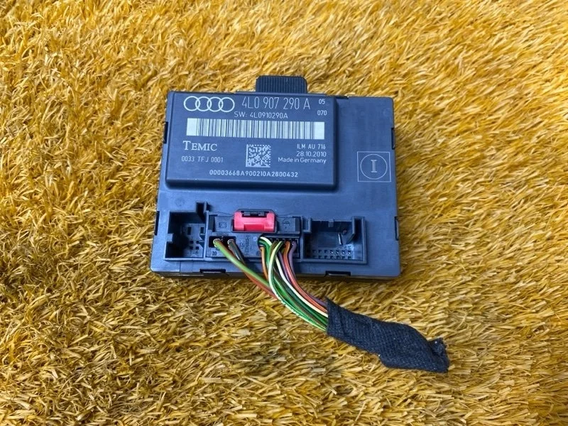 Блок управления дверью Audi Q7 2010 4L0907290A 4L CJTC