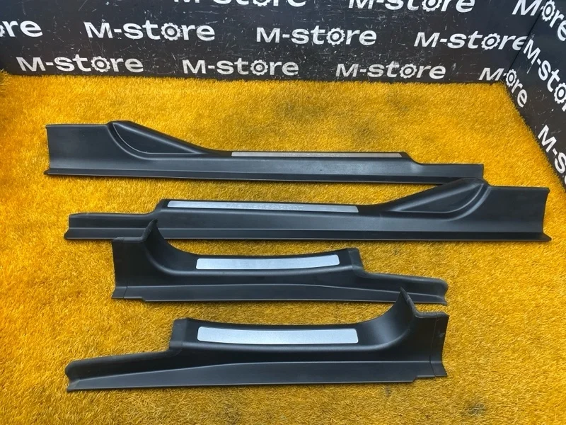 Накладка на порог салона Mercedes-Benz C-Class 2006 A2036800835 W203 271.940