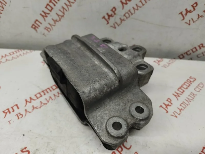 Подушка двигателя Volkswagen Passat B6 СЕДАН AXZ