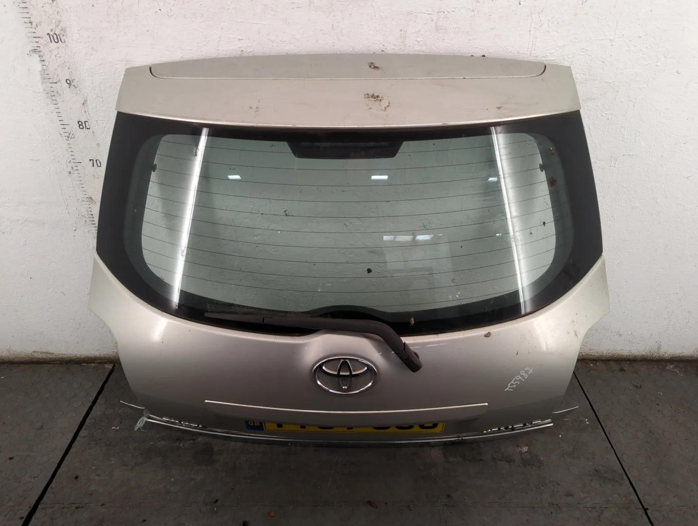 Крышка (дверь) багажника Toyota Auris E15 2006-2012 КПП 5-ст.мех.(МКПП) 1ZR-FE Бензин 1.6 л Инжектор