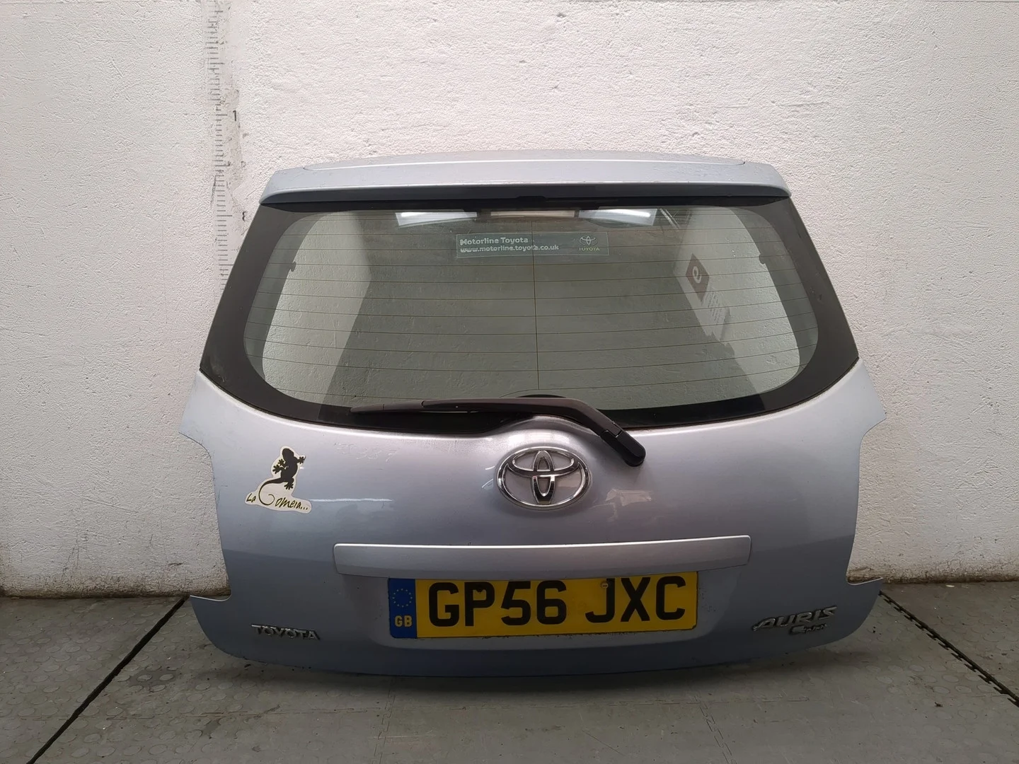 Крышка (дверь) багажника Toyota Auris E15 2006-2012 КПП 5-ст.мех.(МКПП) 1ZR-FE Бензин 1.6 л Инжектор