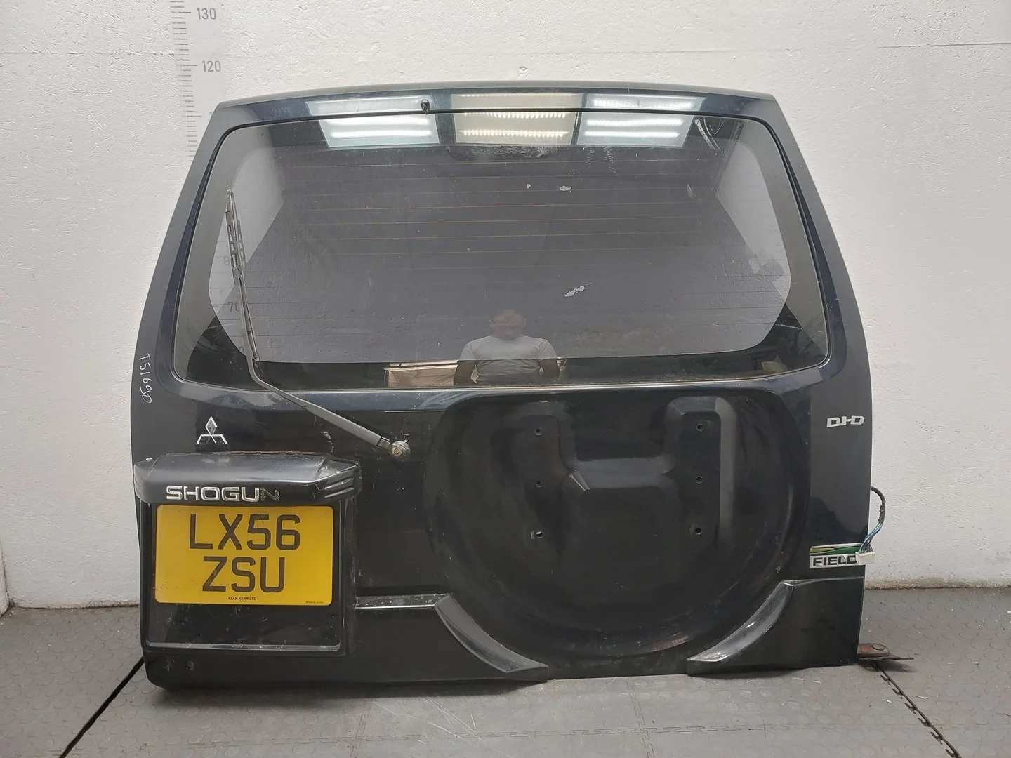 Крышка (дверь) багажника Mitsubishi Pajero / Montero 2000-2006 КПП автомат 4х4 (АКПП) 4M41 Дизель 3.2 л Турбо