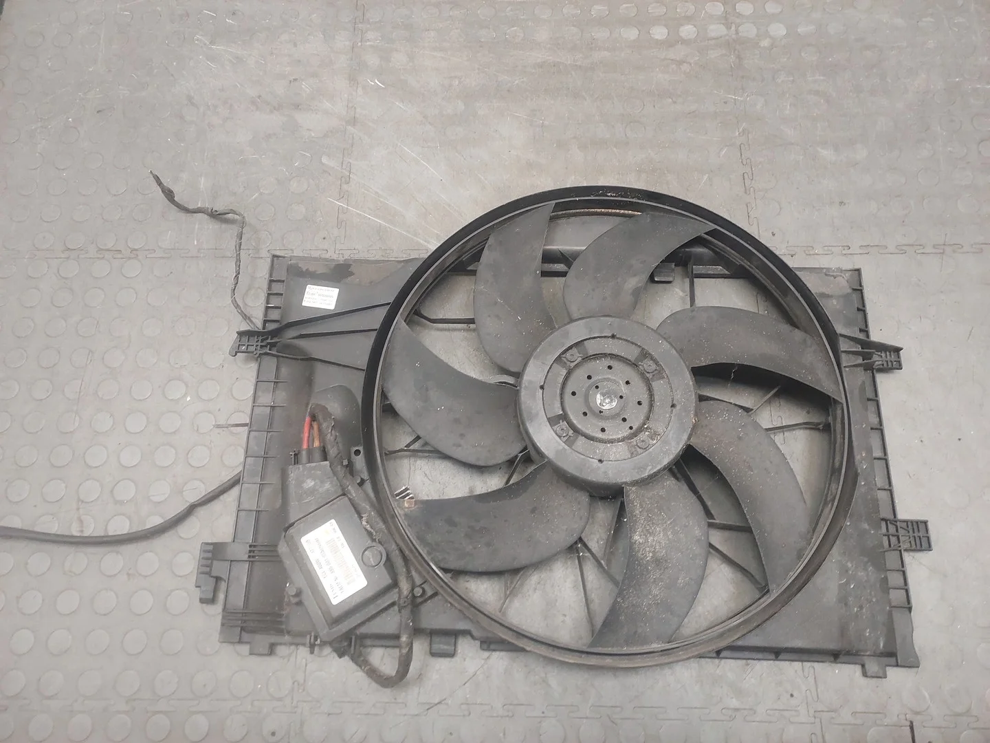 Вентилятор радиатора Mercedes-Benz C W203 2000-2008 КПП 6-ст.мех.(МКПП) M111.951 Бензин 2 л Инжектор