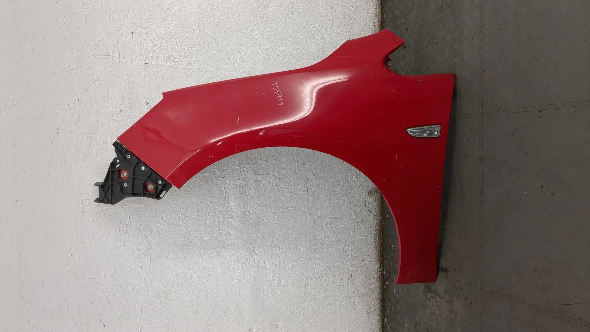 Крыло Opel Astra J 2010-2017 КПП 5-ст.мех.(МКПП) A16XER Бензин 1.6 л